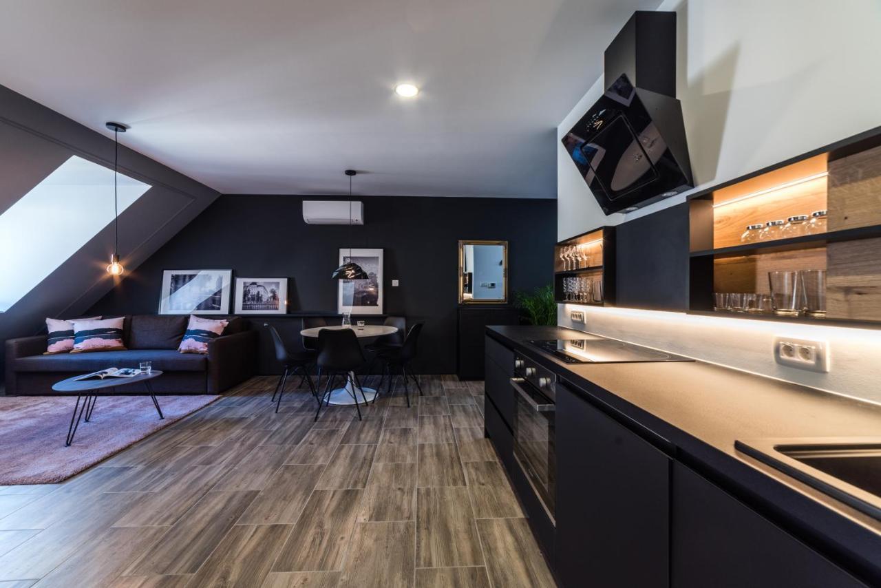Flex Apartments Tour As Ljubljana Bagian luar foto