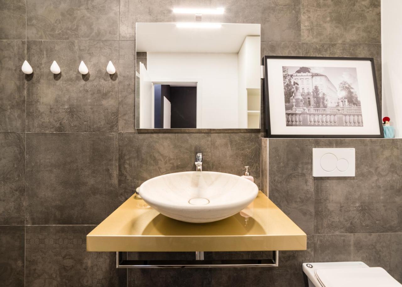Flex Apartments Tour As Ljubljana Bagian luar foto