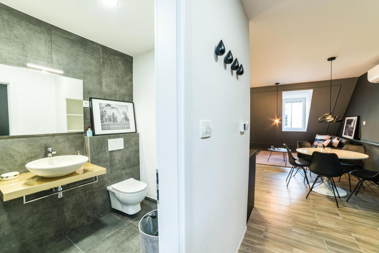 Flex Apartments Tour As Ljubljana Bagian luar foto