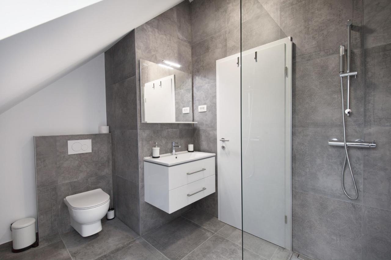 Flex Apartments Tour As Ljubljana Bagian luar foto