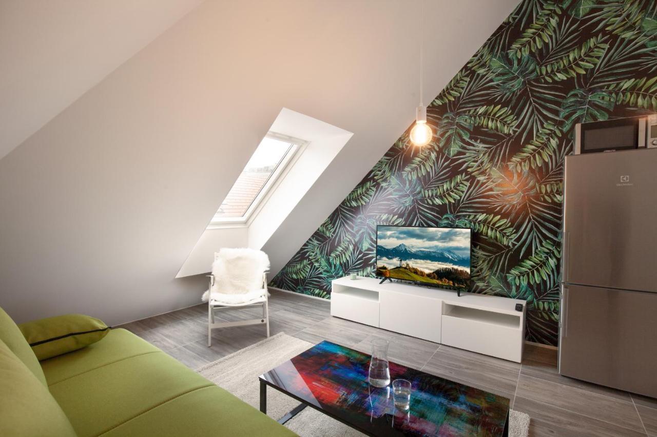 Flex Apartments Tour As Ljubljana Bagian luar foto
