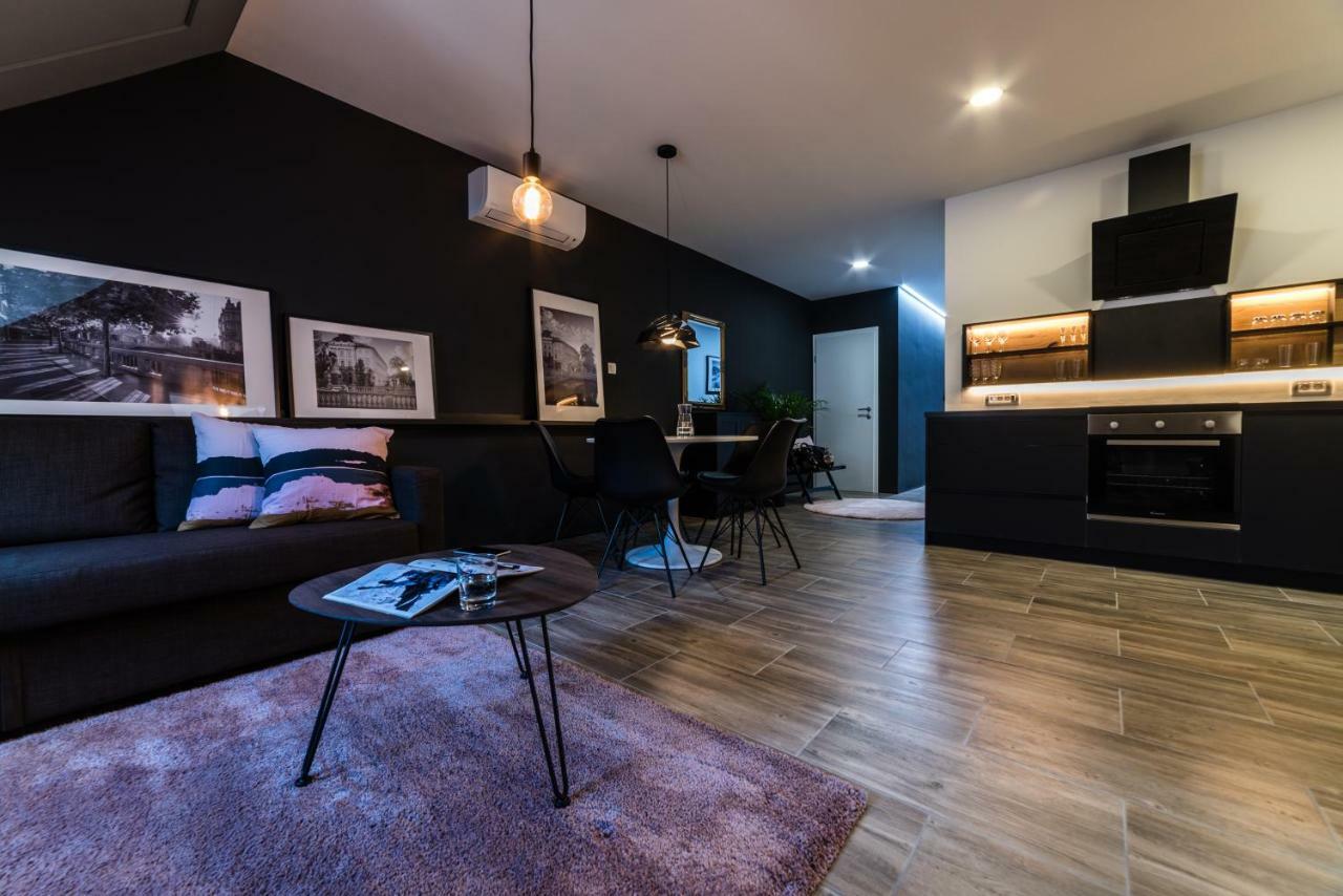 Flex Apartments Tour As Ljubljana Bagian luar foto